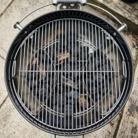 Schoongemaakt barbecuerooster